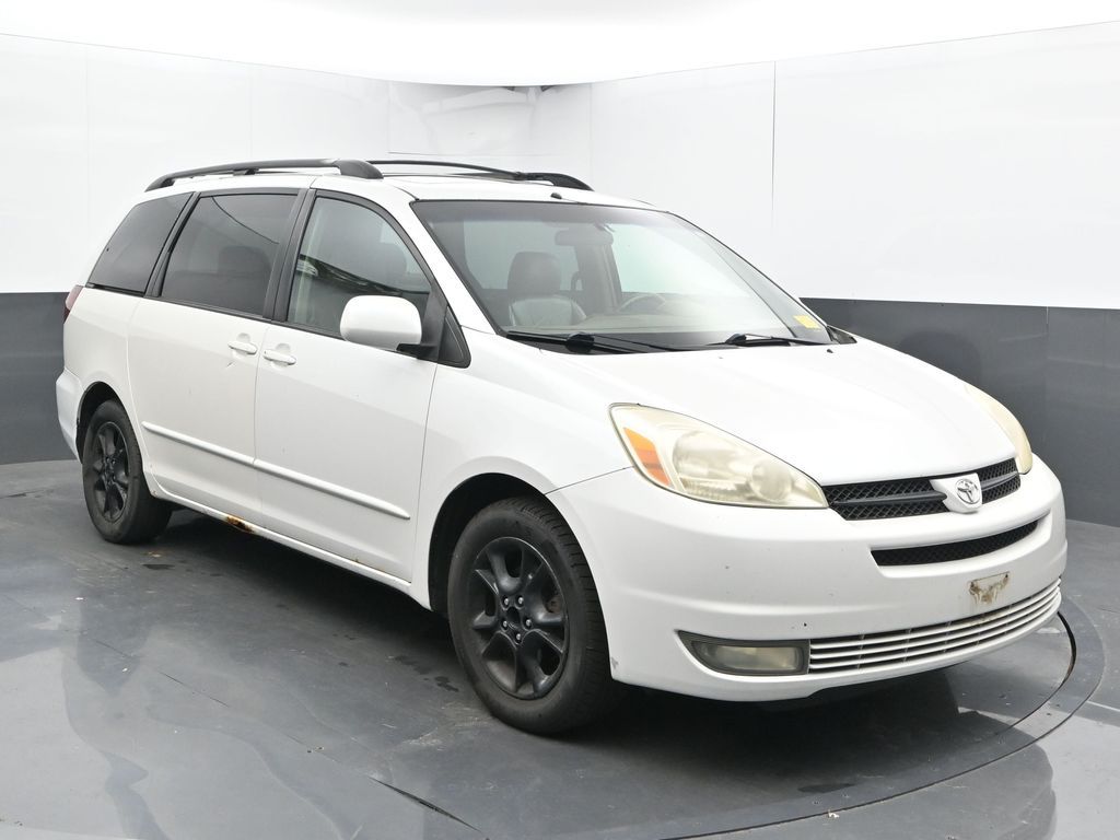 2005 Toyota Sienna XLE photo 2