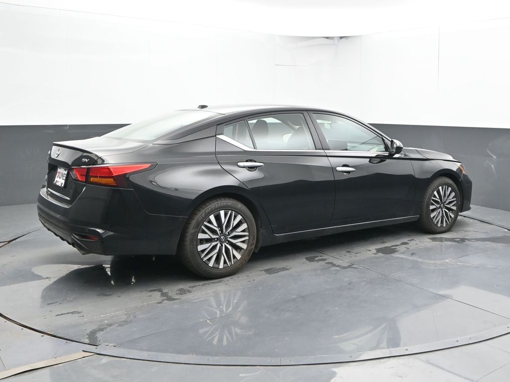 Used 2024 Nissan Altima 2.5 SV Sedan