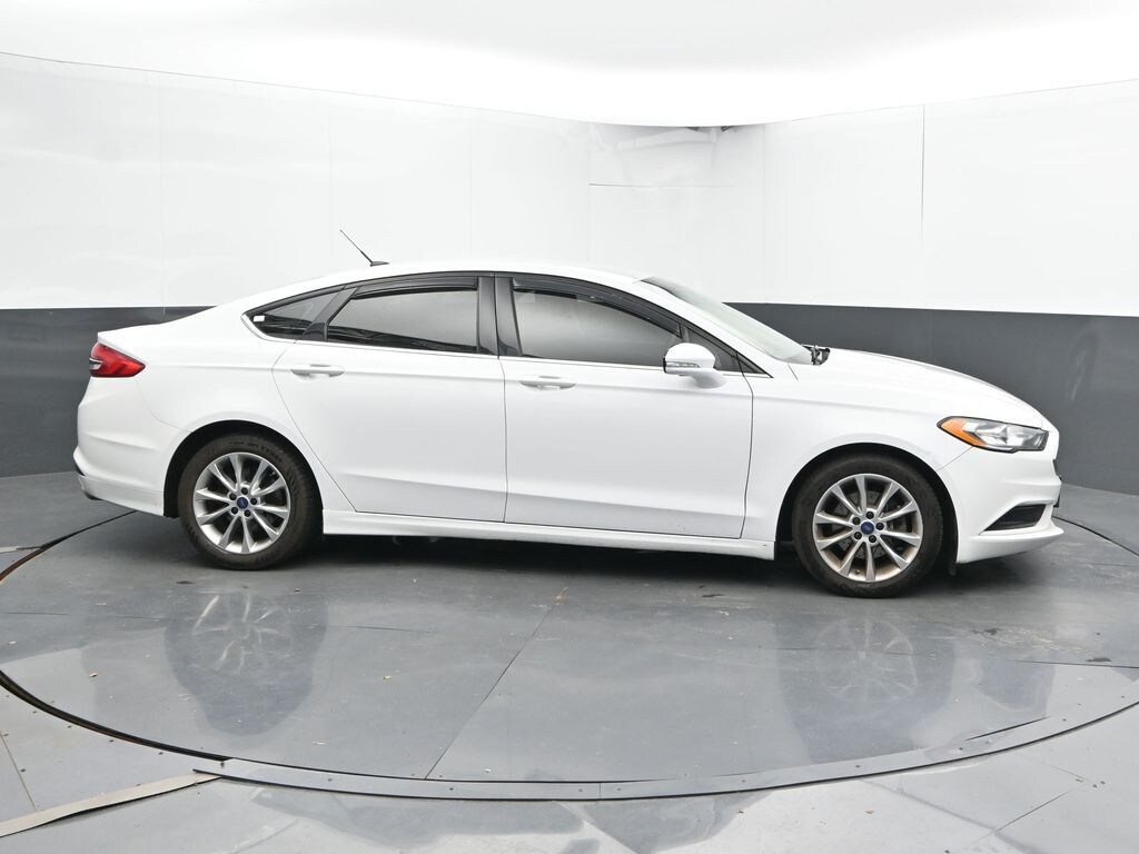Used 2017 Ford Fusion SE Sedan