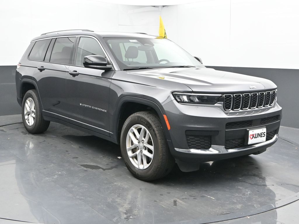 2023 Jeep Grand Cherokee Laredo photo 2