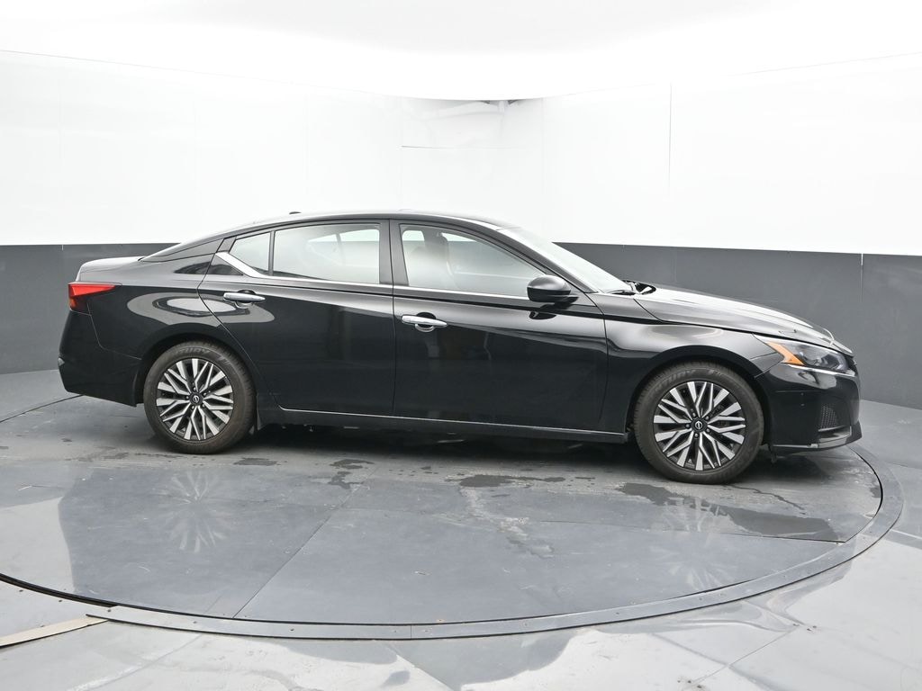 Used 2024 Nissan Altima 2.5 SV Sedan