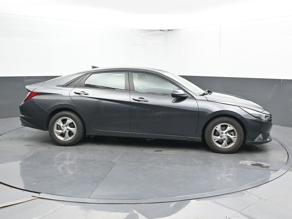 Used 2021 Hyundai Elantra SE Sedan