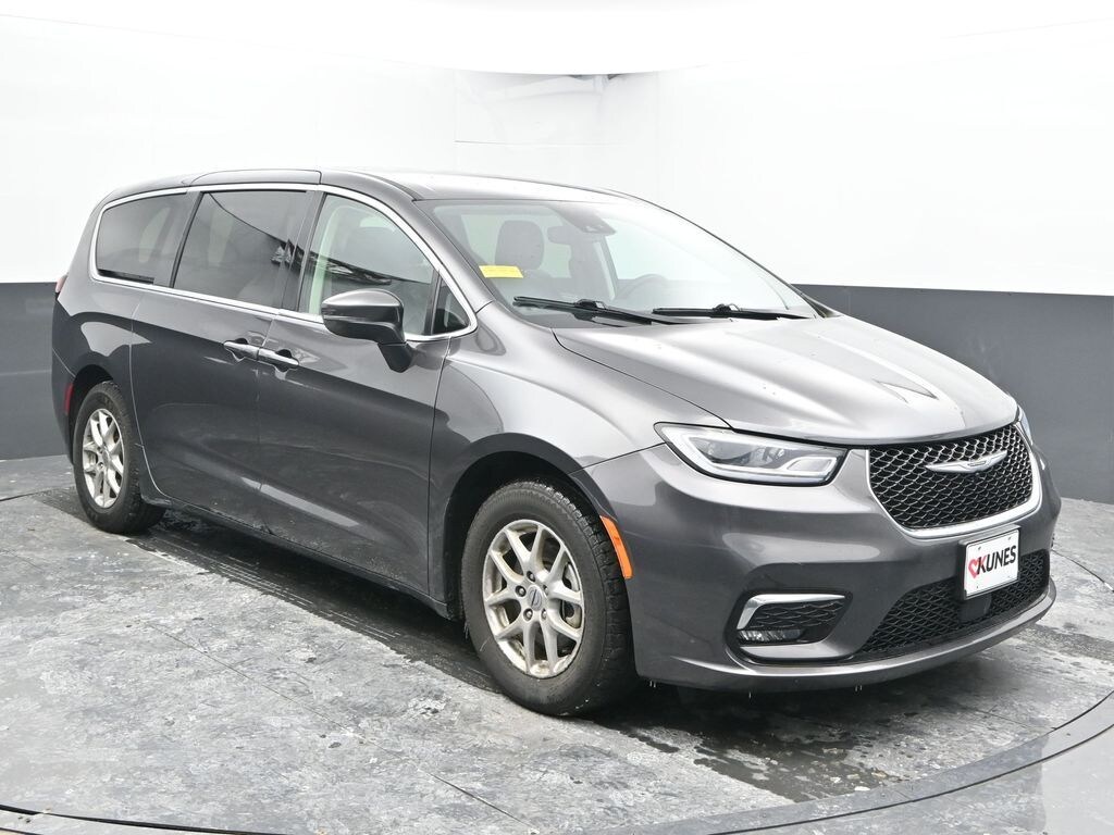 Used 2023 Chrysler Pacifica Touring L Van Passenger Van