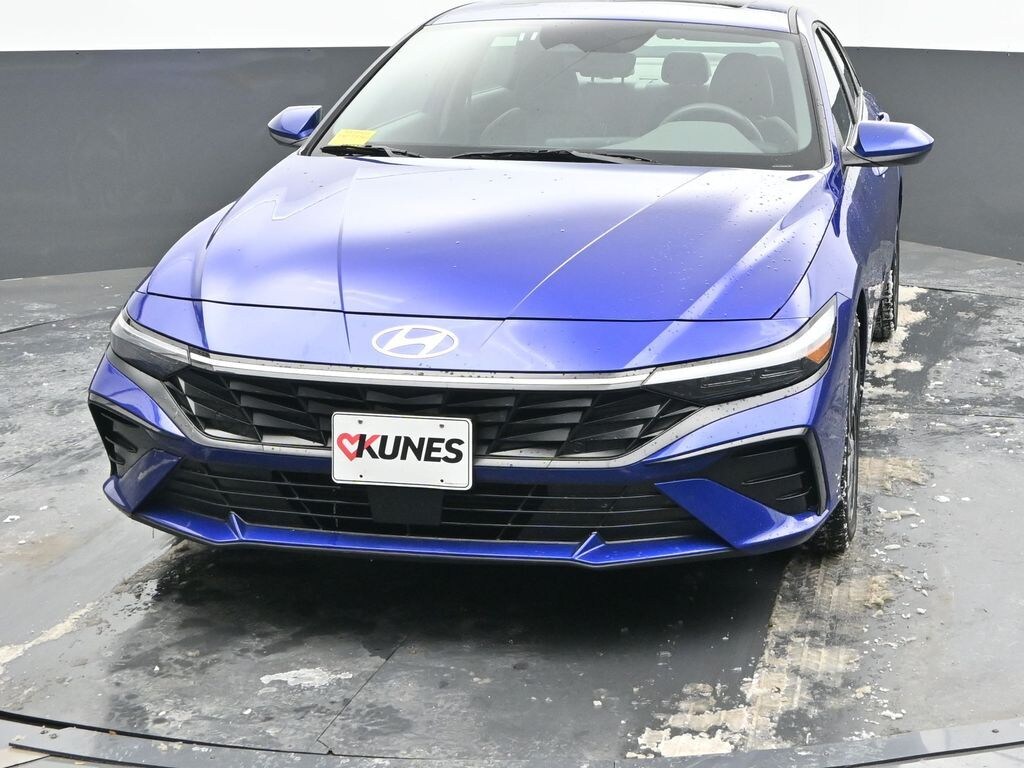 Used 2025 Hyundai Elantra SEL Convenience Sedan