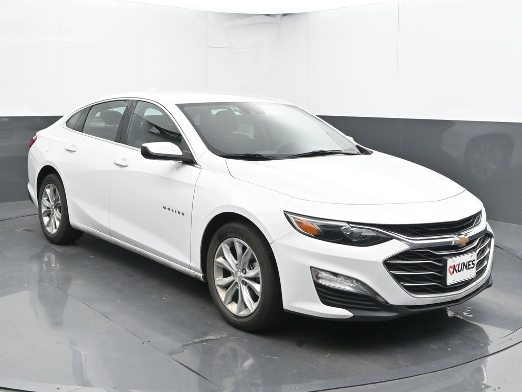 2024 Chevrolet Malibu 1LT photo 2