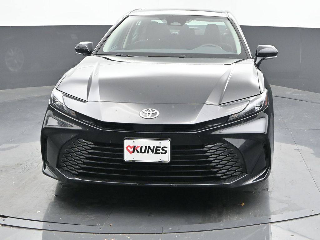 2025 Toyota Camry Hybrid SE photo 3