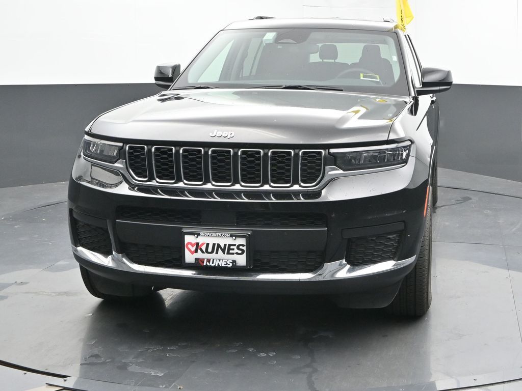 2023 Jeep Grand Cherokee Laredo photo 2