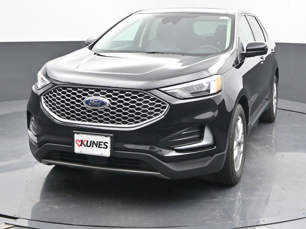 2024 Ford Edge SEL photo 2