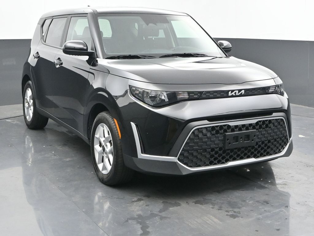 2024 Kia Soul LX photo 2