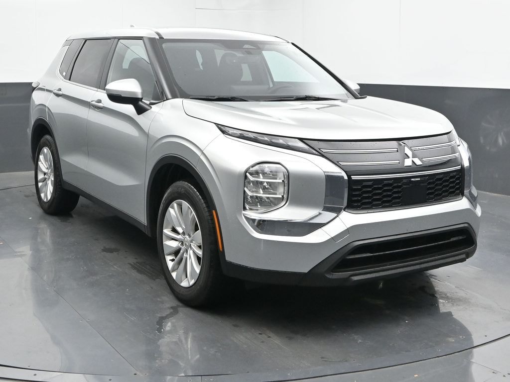 Used 2025 Mitsubishi Outlander ES SUV