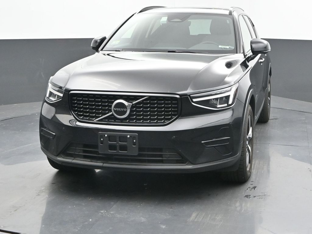 2024 Volvo XC40 Core photo 3