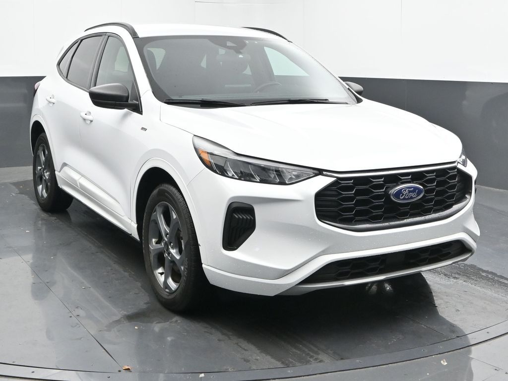 2023 Ford Escape ST-Line photo 2