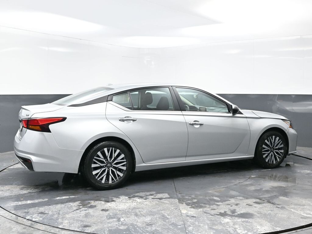 Used 2024 Nissan Altima 2.5 SV Sedan