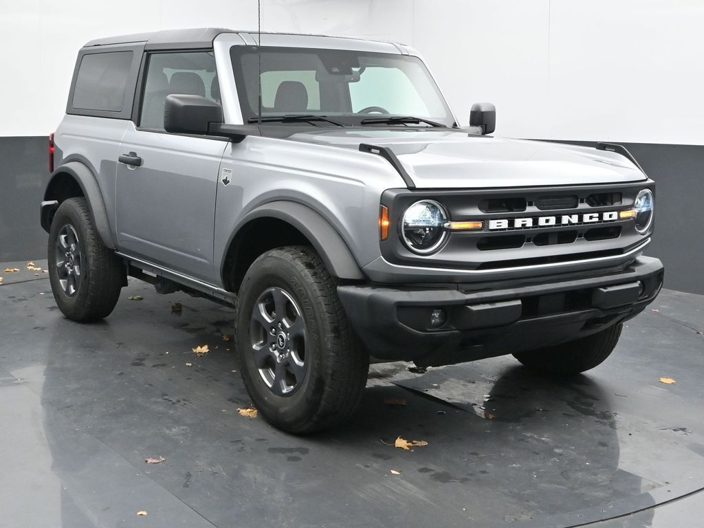 2022 Ford Bronco Outer Banks photo 2