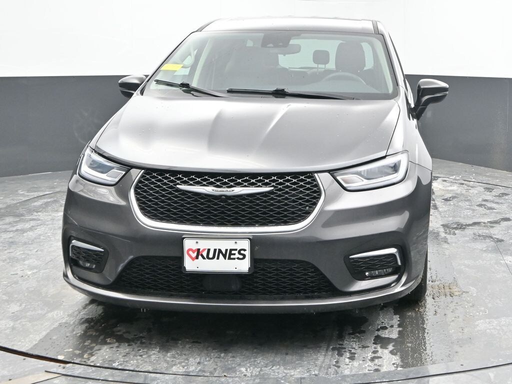 Used 2023 Chrysler Pacifica Touring L Van Passenger Van