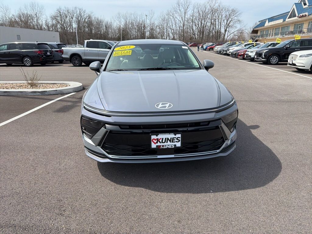 Used 2025 Hyundai Sonata SE Sedan