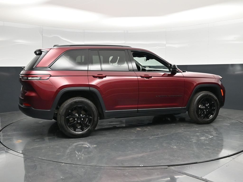 Used 2025 Jeep Grand Cherokee Laredo SUV