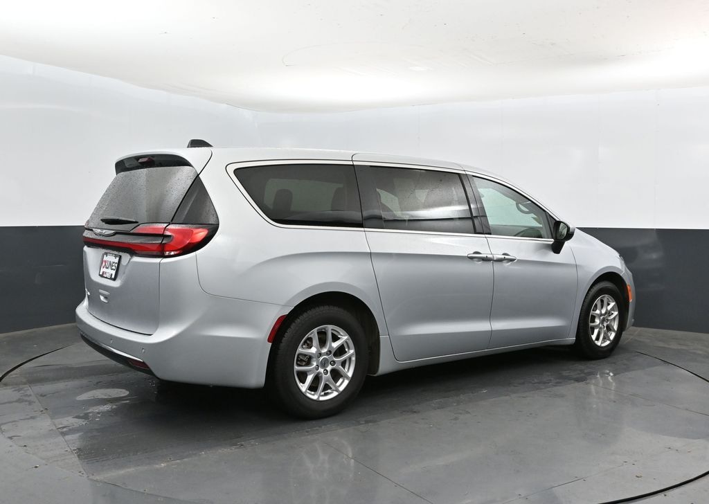Used 2023 Chrysler Pacifica Touring L Van Passenger Van
