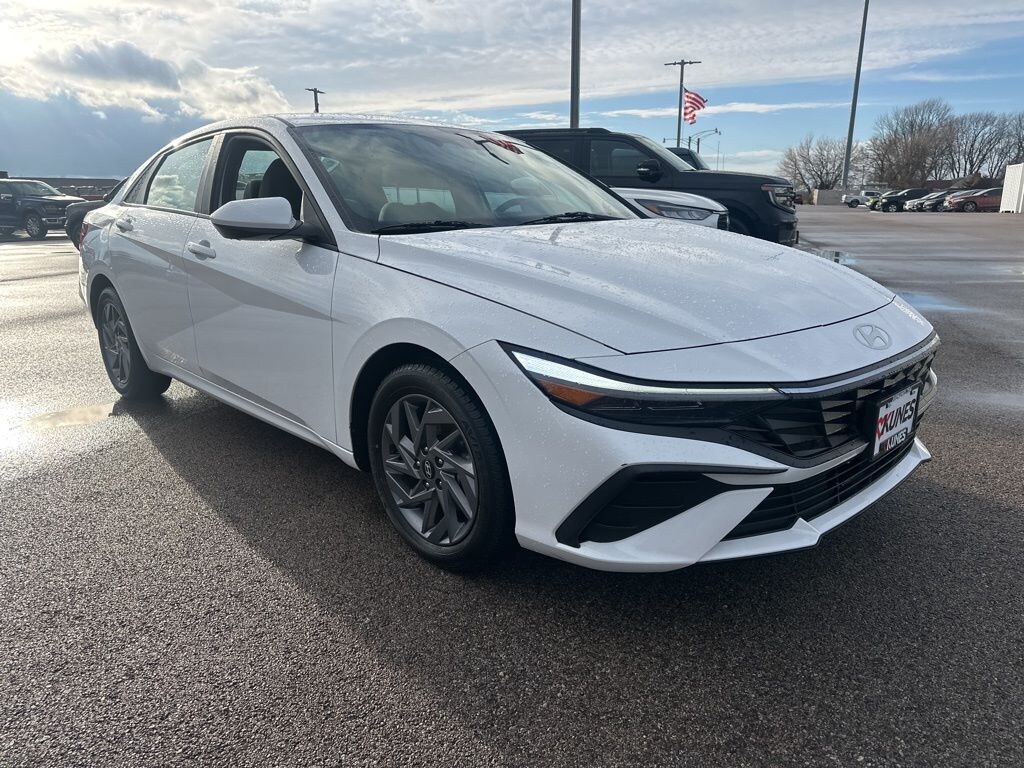 Used 2024 Hyundai Elantra SEL Sedan