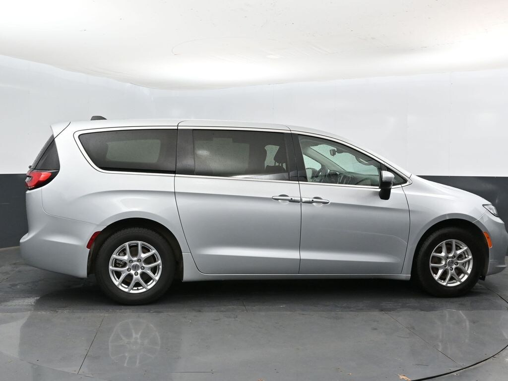 Used 2023 Chrysler Pacifica Touring L Van Passenger Van