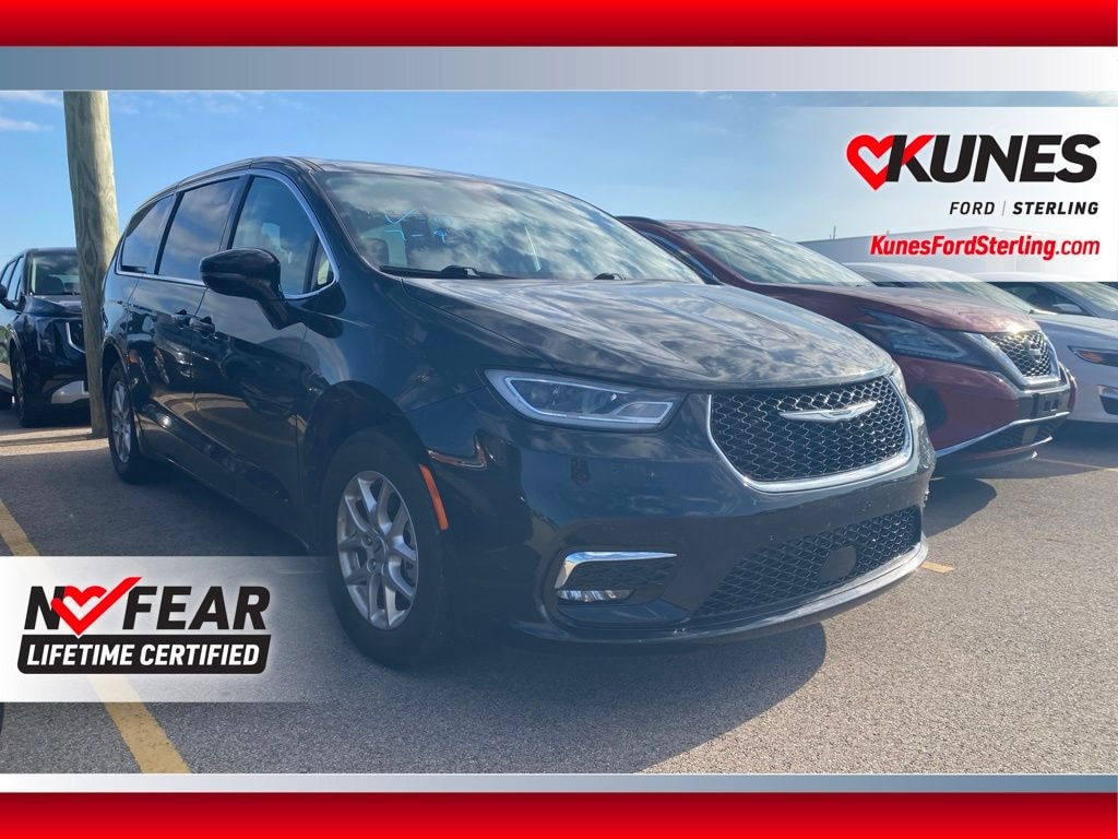 Used 2024 Chrysler Pacifica Touring L Van Passenger Van