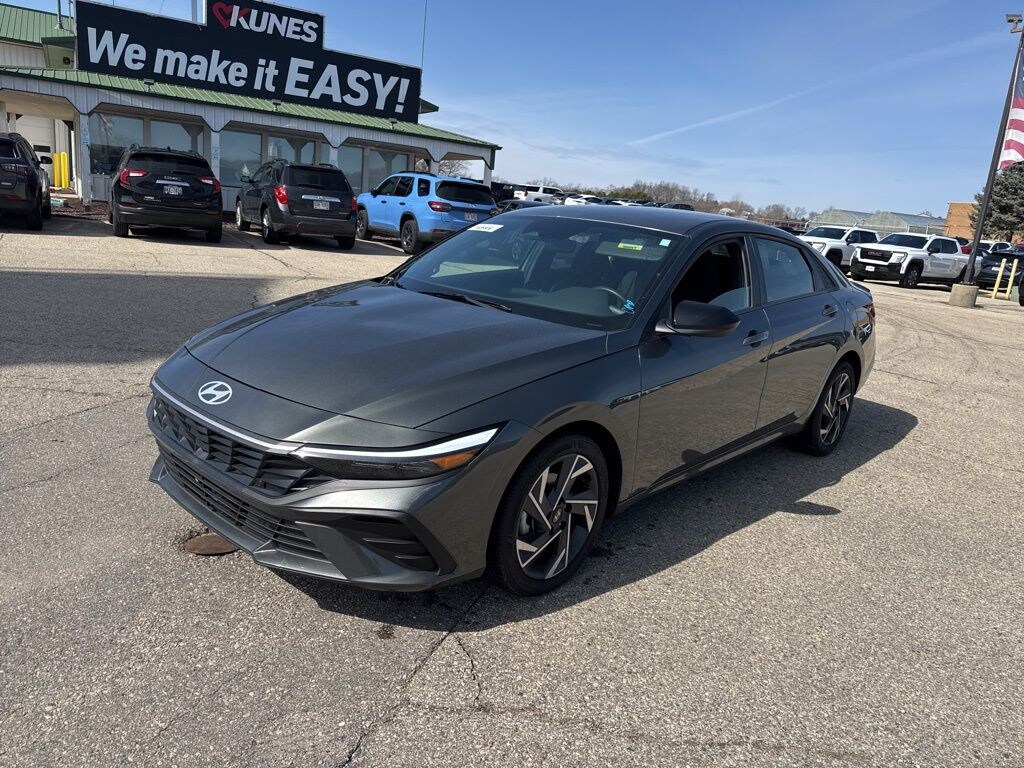 Used 2025 Hyundai Elantra SEL Sport Sedan