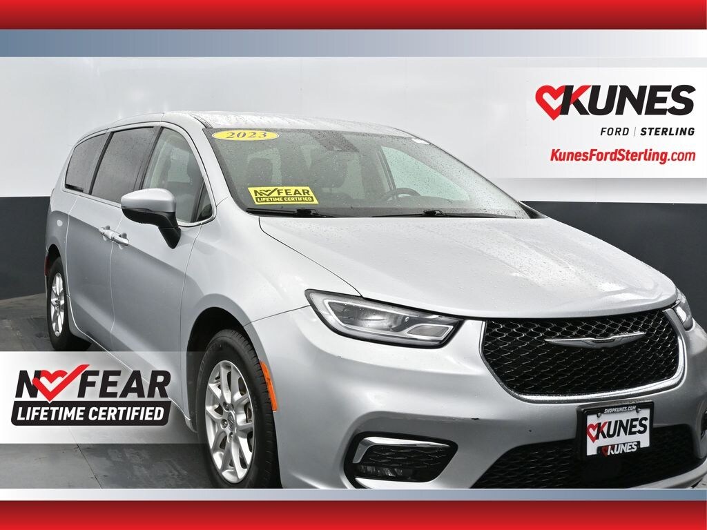 Used 2023 Chrysler Pacifica Touring L Van Passenger Van