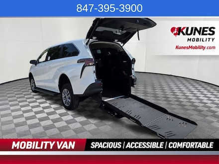 2026 Toyota Sienna LE 8 Passenger Van Passenger Van