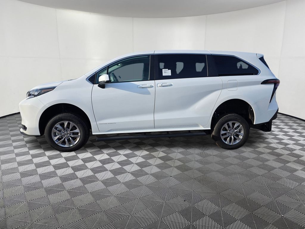 Used 2026 Toyota Sienna LE 8 Passenger Van Passenger Van