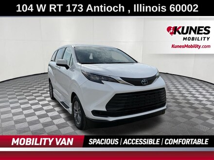 2025 Toyota Sienna LE 8 Passenger Van Passenger Van