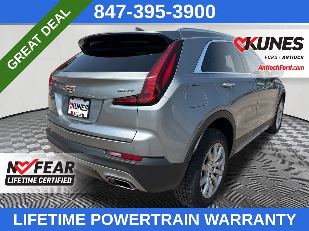 2023 Cadillac XT4 Premium Luxury photo 3