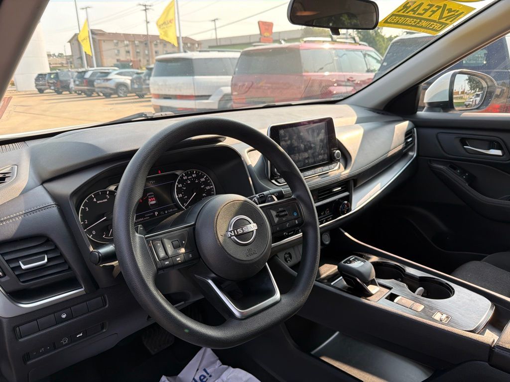 2024 Nissan Rogue SV - Photo 15