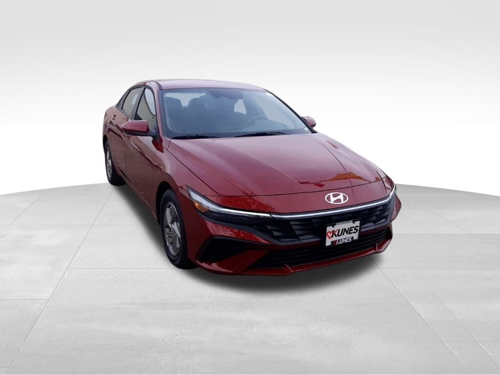 New 2025 Hyundai Elantra SE Sedan