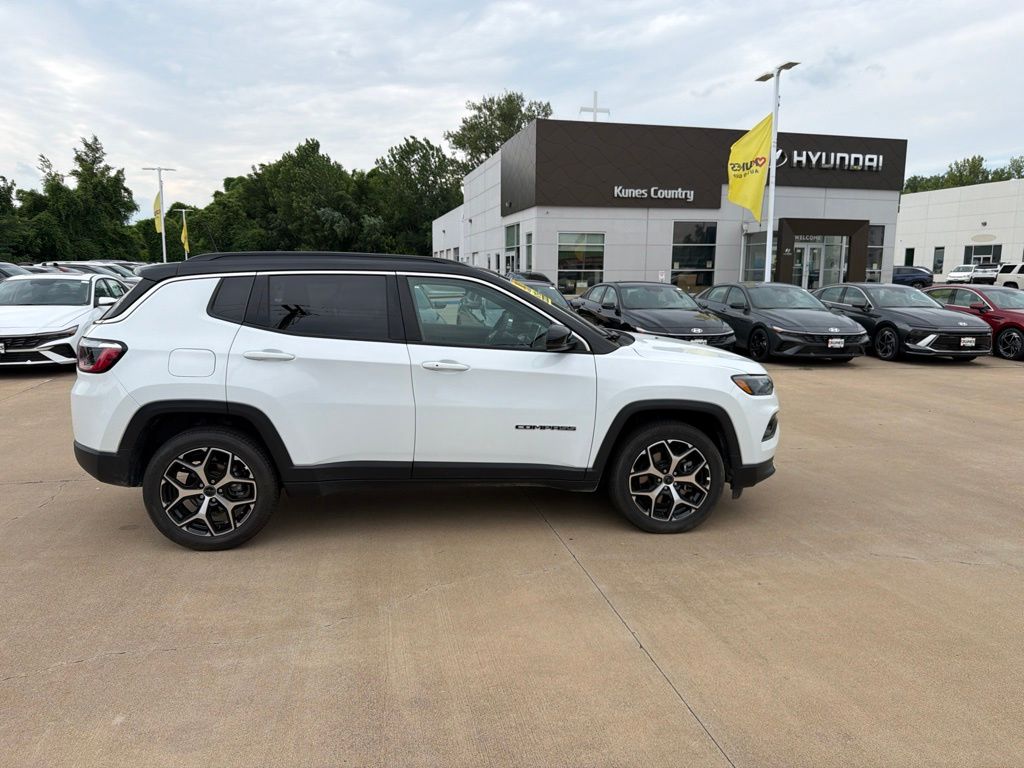 2025 Jeep Compass Limited - Photo 12