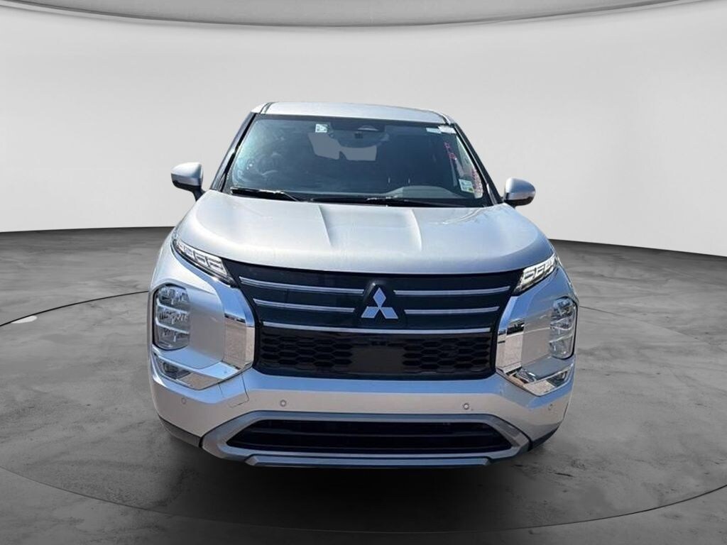 Used 2025 Mitsubishi Outlander SE SUV