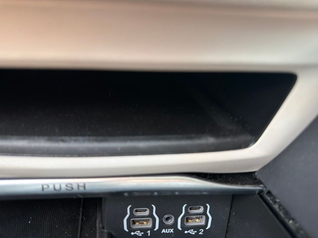 2024 Chrysler Pacifica Limited - Photo 32