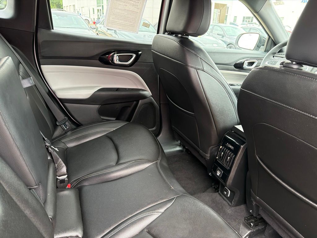 2025 Jeep Compass Limited - Photo 13