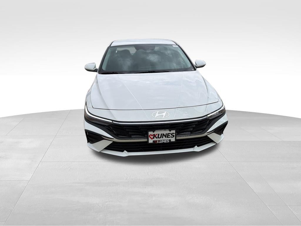 New 2026 Hyundai Elantra SE Sedan