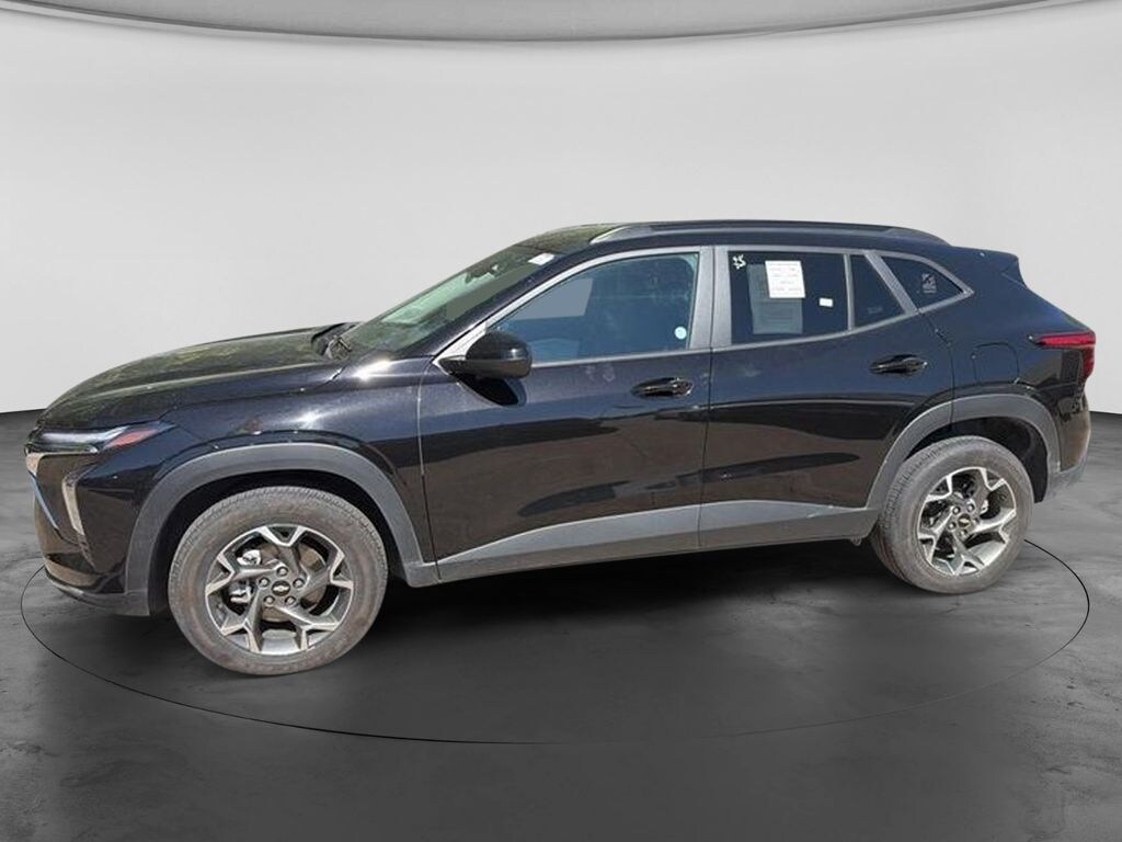 Used 2025 Chevrolet Trax LT SUV