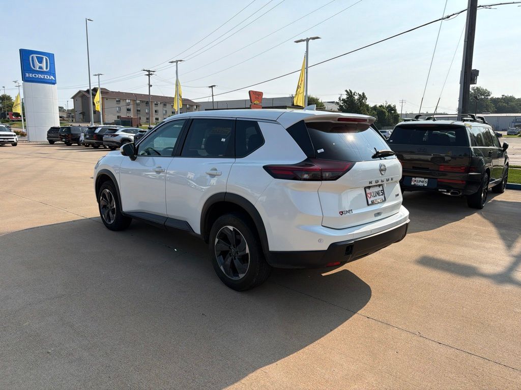 2024 Nissan Rogue SV - Photo 7