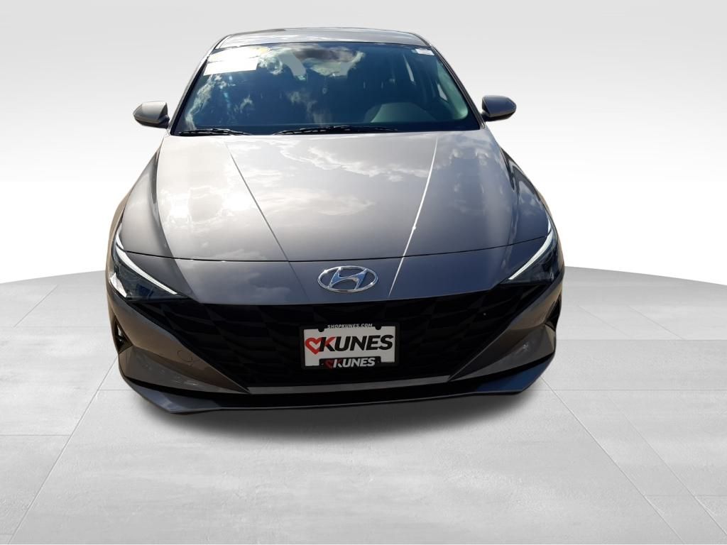 2023 Hyundai Elantra SEL photo 2