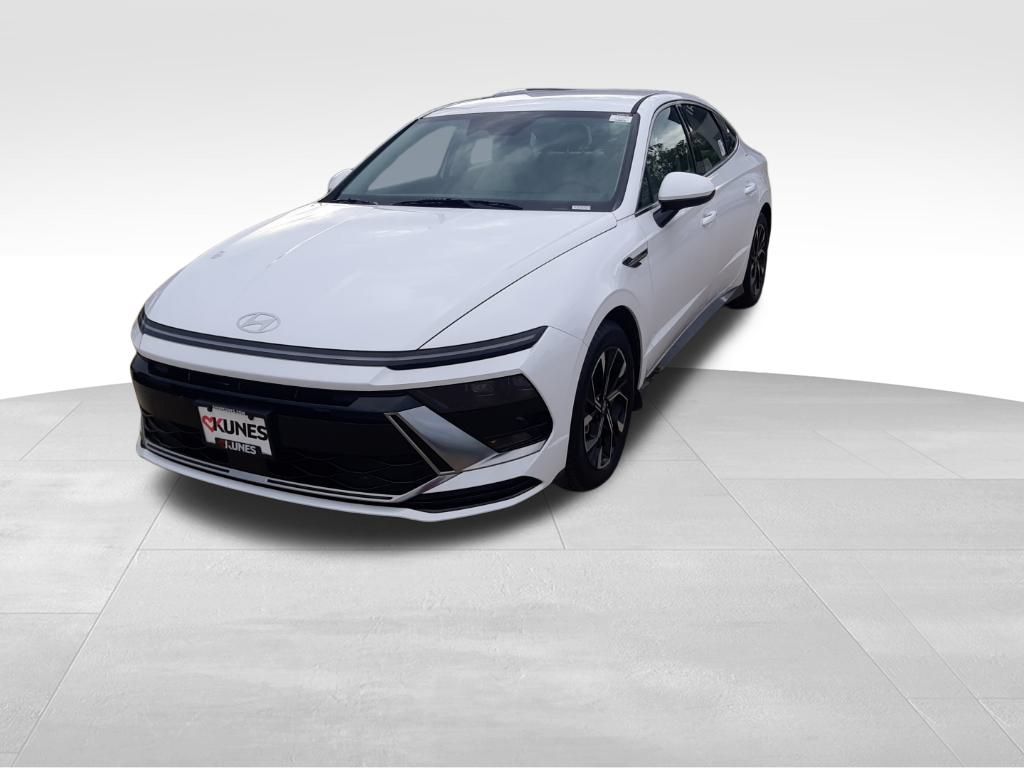 2025 Hyundai Sonata SEL photo 3