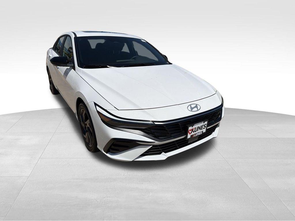 2026 Hyundai Elantra 2.0 SEL Sport Premium's photo