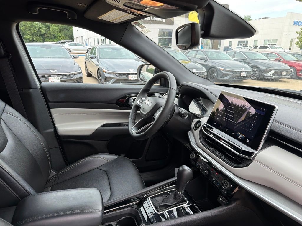 2025 Jeep Compass Limited - Photo 14