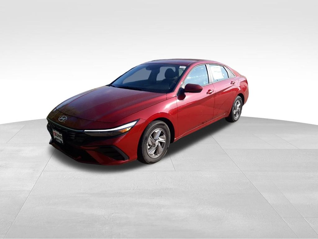 2025 Hyundai Elantra SE photo 3