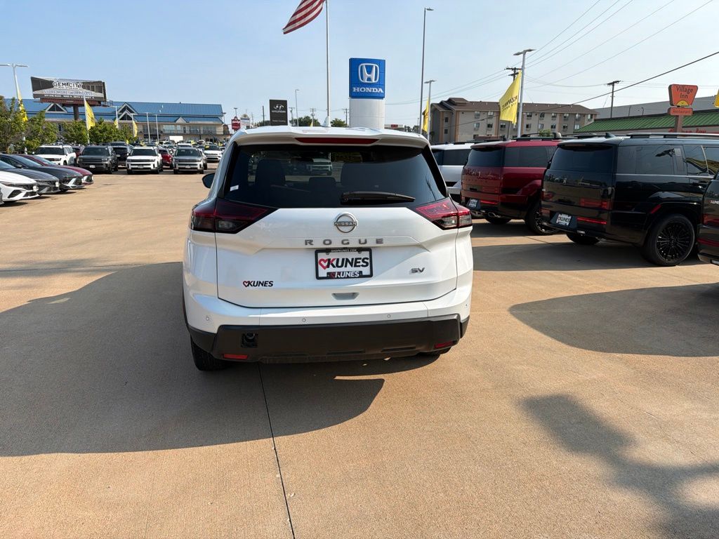 2024 Nissan Rogue SV - Photo 8
