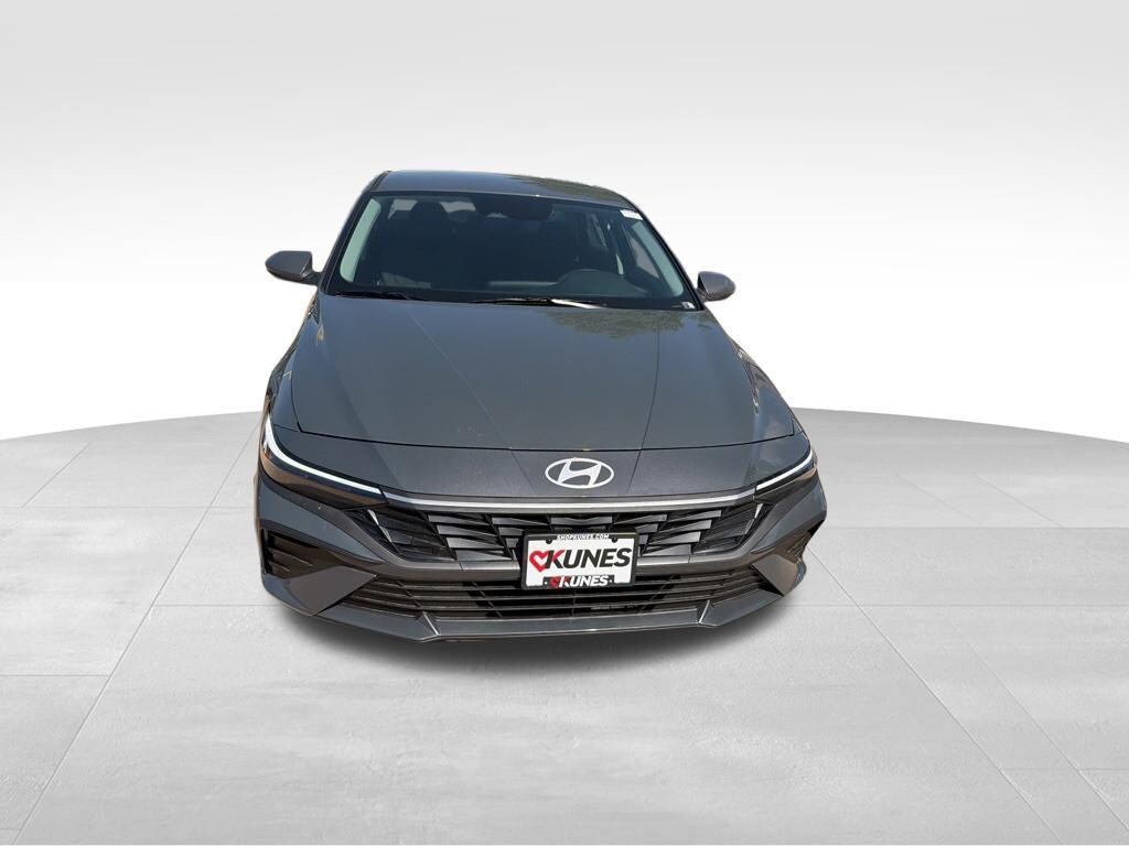 New 2026 Hyundai Elantra SE Sedan