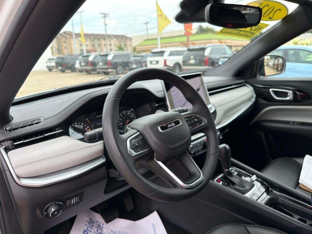 2025 Jeep Compass Limited - Photo 16