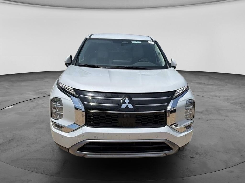 Used 2025 Mitsubishi Outlander SE SUV