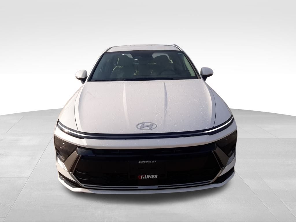 2025 Hyundai Sonata SEL photo 2
